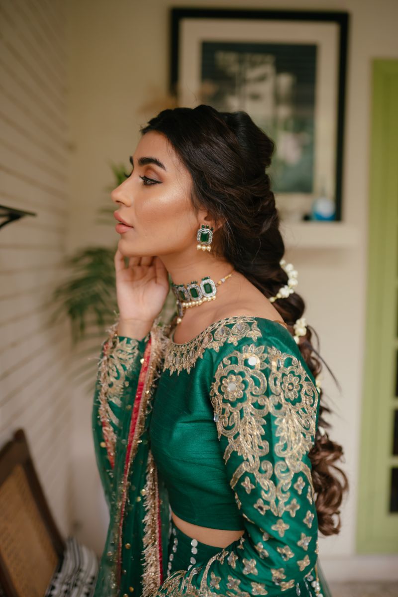 This Bride Wore A Green Lehenga With Minimal Makeup On Her Wedding, Looked  Her Elegant Best